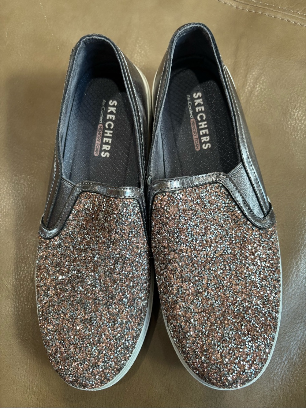 Skechers bold Slip-On Sneaker in Rose Glitter and Silver - Picture 2 of 7